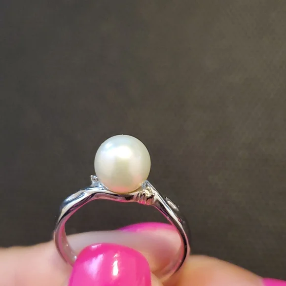 Macys Pearl 7MM and Diamond 14k White Gold Ring - Size 6 EUC